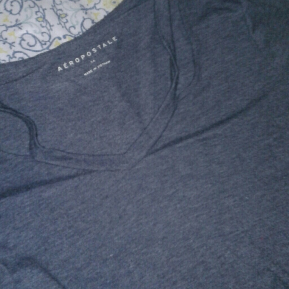 Dark grey "slit" collar